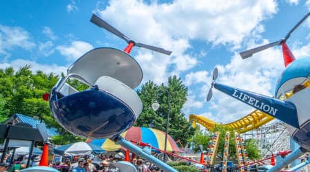 Child riding the Helicopters at Hersheypark