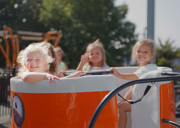 little kids riding teacups hersheypark
