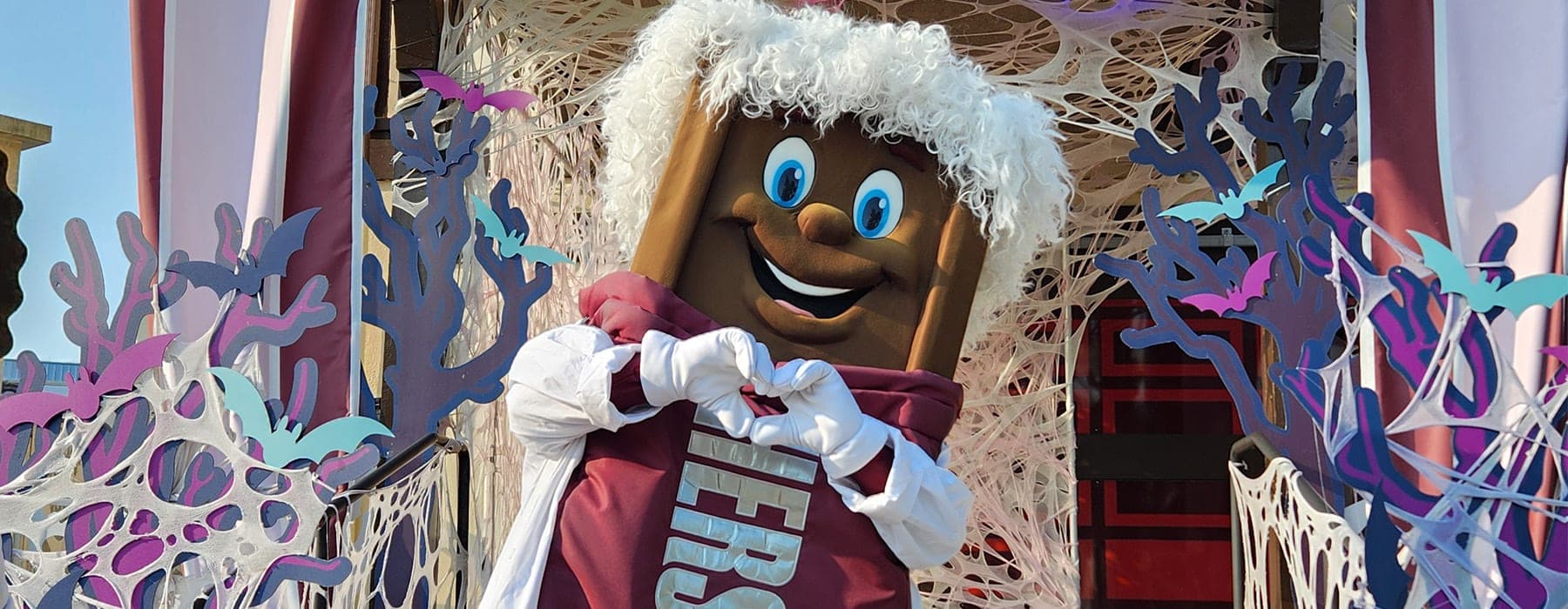 Hershey Bar character dancing at Hersheypark