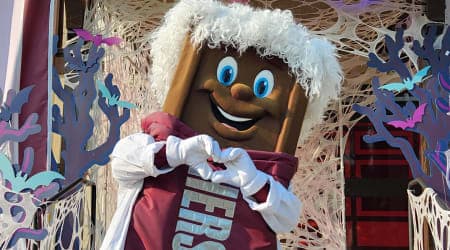 Hershey Bar character dancing at Hersheypark